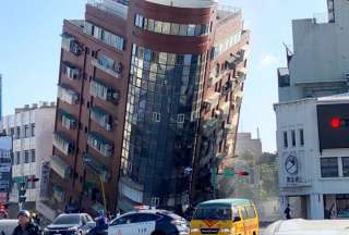 Los edificios quedaron inclinados tras el sismo