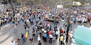 En Guayaquil, la marcha parti&oacute; desde el parque del Centenario y se dirigi&oacute; a la Caja del Seguro, en el centro. Foto: Karly Torres / El Tel&eacute;grafo