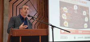 Ante una audiencia de productores, estudiantes y funcionarios p&uacute;blicos, Francisco Naranjo explic&oacute; las iniciativas internacionales de sustentabilidad.