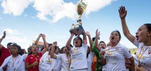 Las jugadoras de LDU-Amateur festejaron con mucha emoci&oacute;n el t&iacute;tulo de monarcas de la Copa Pichincha.
