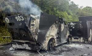 Los blindados fueron explotados para poder sacar el dinero del interior de la b&oacute;veda. Foto: Cortes&iacute;a.