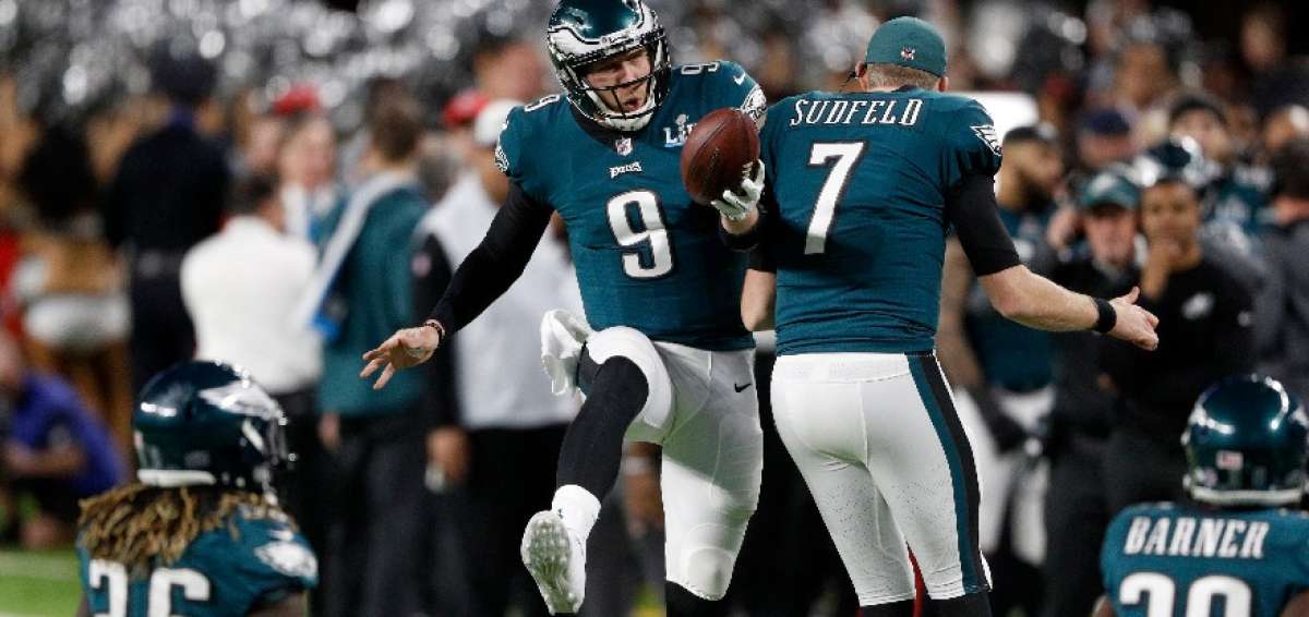 Foles, de 29 a&ntilde;os, que disput&oacute; su primer Super Bowl complet&oacute; 28 de 43 pases, incluidos tres que fueron de anotaci&oacute;n.