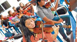 M&uacute;sicos de la Sinf&oacute;nica del Guasmo, del Colegio Rep&uacute;blica de Francia y del Instituto de M&uacute;sica de la Universidad de Guayaquil conforman la agrupaci&oacute;n. Foto: Eduardo Escobar / El Tel&eacute;grafo