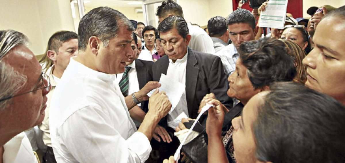El presidente Rafael Correa se reuni&oacute; el martes pasado con pacientes, doctores y directivos del hospital Teodoro Maldonado Carbo, de Guayaquil. Foto: Cortes&iacute;a / Presidencia de la Rep&uacute;blica