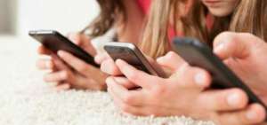 El uso de celulares provoca cambios en el cr&aacute;neo humano.