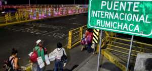 Ingreso de venezolanos a Ecuador a trav&eacute;s del Puente Internacional de Rumichaca.