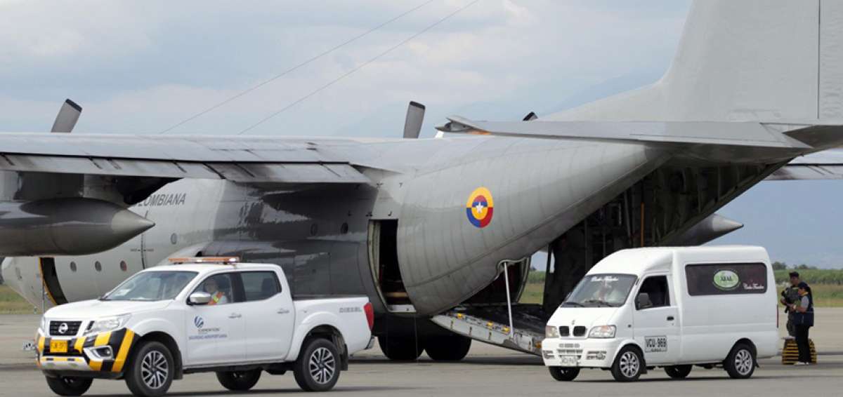 El vuelo que transport&oacute; a los cuerpos fue fletado con el apoyo de la Fuerza A&eacute;rea Colombia (FAC).