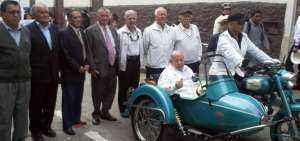 Jorge Piedra Ledesma durante un desfile en promoci&oacute;n 1958-59 del Colegio Benigno Malo por sus 150 a&ntilde;os de fundaci&oacute;n. 