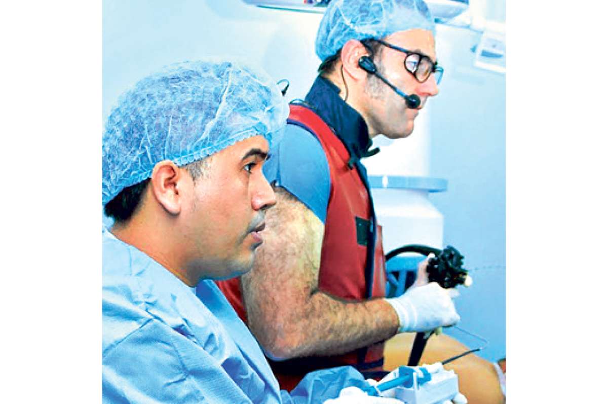 Expertos de 8 pa&iacute;ses participaron en el IV Curso de Endoscop&iacute;a en Vivo