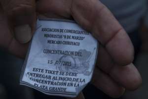 Los comerciantes aseguraron que fueron obligados a ir al plant&oacute;n. Indicaron que ten&iacute;an que presentar un ticket de asistencia. Foto: Miguel Jim&eacute;nez / EL TEL&Eacute;GRAFO