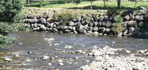 Pese al impacto en la naturaleza que produce la era industrial, en especial la ganadera y agraria y la deforestaci&oacute;n, los r&iacute;os que atraviesan Cuenca se mantienen relativamente limpios.