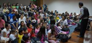 Los asistentes participaron de charlas l&uacute;dicas, antes de la proyecci&oacute;n de la pel&iacute;cula.