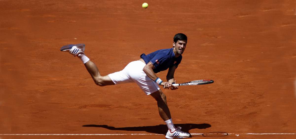 Djokovic sufre para meterse en octavos de Madrid