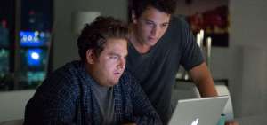 Jonah Hill (I) y Miles Teller encarnan a Efraim Diveroli y David Packouz en la pel&iacute;cula War dogs.