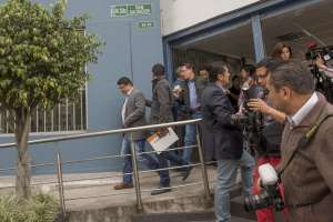 Ante los cuestionamientos de varios comunicadores sociales, C&eacute;sar Ricaurte sali&oacute; presuroso de las oficinas de la Secom. Foto: Fernando Sandoval/ EL TEL&Eacute;GRAFO