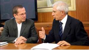 El canciller Ricardo Pati&ntilde;o dialog&oacute; con el presidente del Tribunal de menores de Mil&aacute;n sobre la tutela de ni&ntilde;os ecuatorianos. Foto: Canciller&iacute;a 
