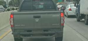 En las redes sociales circularon fotos de camionetas y autos, usados en actividades proselitistas, que no portan la identificaci&oacute;n.