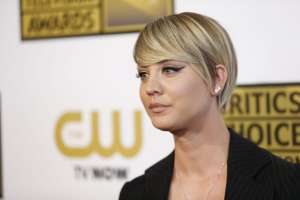 Penny, la diva de The Big Bang Theory, se cort&oacute; el cabello