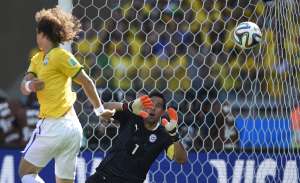 Claudio Bravo disput&oacute; el Mundial con Chile donde lleg&oacute; hasta los octavos de final. Foto: AFP
