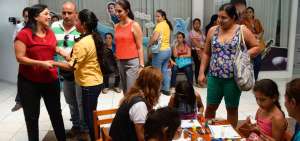 La ministra L&iacute;dice Larrea (izq.) estuvo ayer en Manab&iacute; para verificar los procesos que lleva a cabo el MIES.