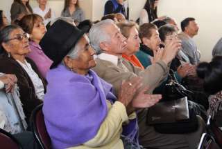 Se considera adulto mayor a una persona que tenga más de 65 años. 