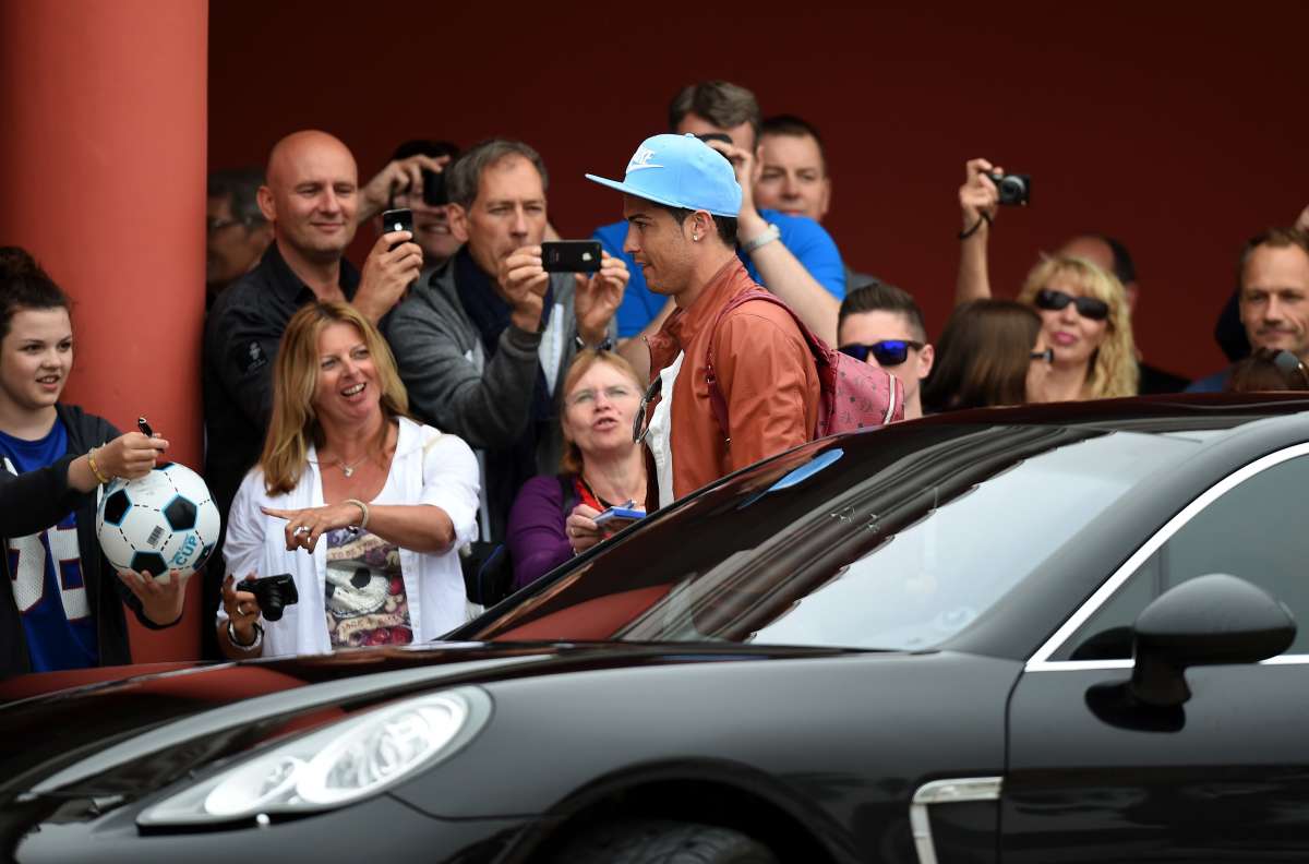 Cristiano Ronaldo lleg&oacute; esta ma&ntilde;ana a &Oacute;bidos, ciudad donde la selecci&oacute;n portuguesa se encuentra concentrada. Foto: AFP