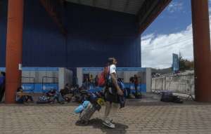 Los campuseros abandonaron hoy las instalaciones de Cemexpo que los alberg&oacute; por 5 d&iacute;as. Foto: John Guevara / El Tel&eacute;grafo 