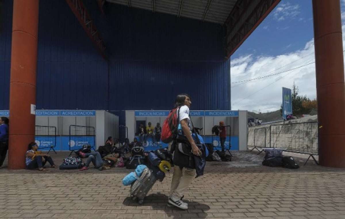 Los campuseros abandonaron hoy las instalaciones de Cemexpo que los alberg&oacute; por 5 d&iacute;as. Foto: John Guevara / El Tel&eacute;grafo 