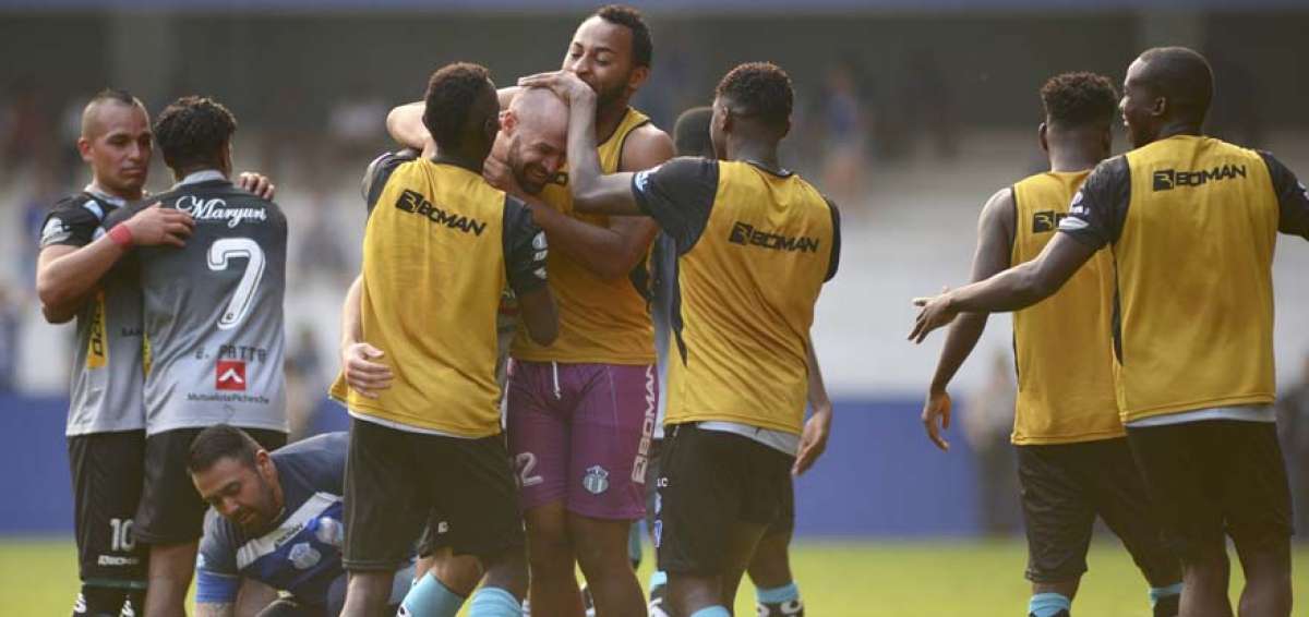 Macar&aacute; gana al City en el George Capwell