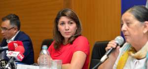 Nubia Villac&iacute;s (c), presidenta del CNE, lider&oacute; la sesi&oacute;n en Guayaquil en la que asistieron solo 3 vocales. 