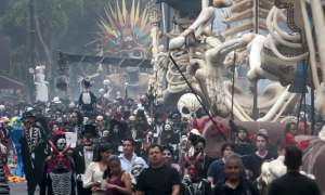 Daniel Craig filma Spectre en M&eacute;xico disfrazado de "calaca"