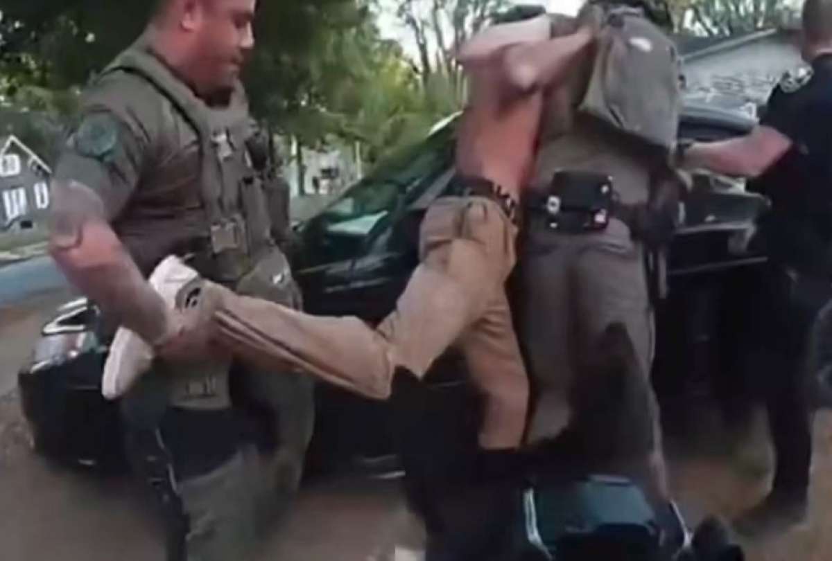 El hombre fue detenido tras protagonizar un enfrentamiento con un perro polic&iacute;a.
