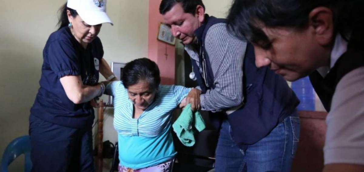 Roc&iacute;o Gonz&aacute;lez y Las Manuelas entregaron ayuda t&eacute;cnica en parroquia de Manta