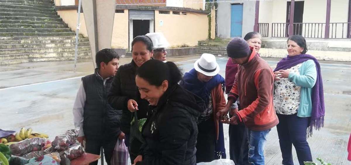 La &ldquo;Feria de la Mata a la Mesa&rdquo; es una iniciativa que busca eliminar intermediarios y que el productor venda su producto de forma directa.