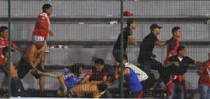 Pelea entre hinchas del Veracruz y Tigres. 