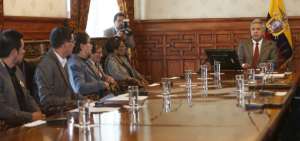 La reuni&oacute;n entre los familiares de los periodistas secuestrados y el Presidente se realiz&oacute; en el Palacio de Carondelet. 