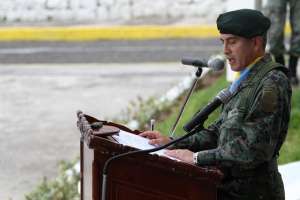 El nuevo comandante ofreci&oacute; un discurso de agradecimiento por su nuevo cargo. Foto: Cortes&iacute;a