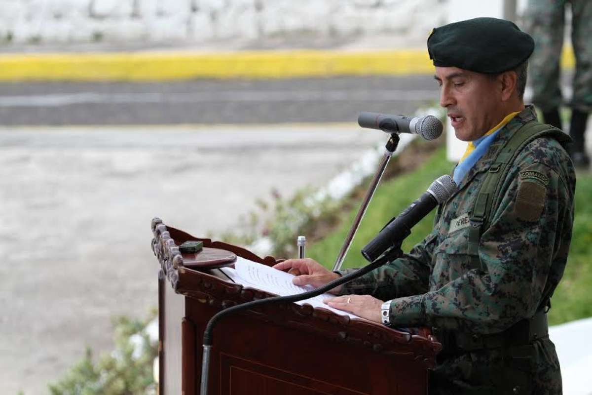 El nuevo comandante ofreci&oacute; un discurso de agradecimiento por su nuevo cargo. Foto: Cortes&iacute;a