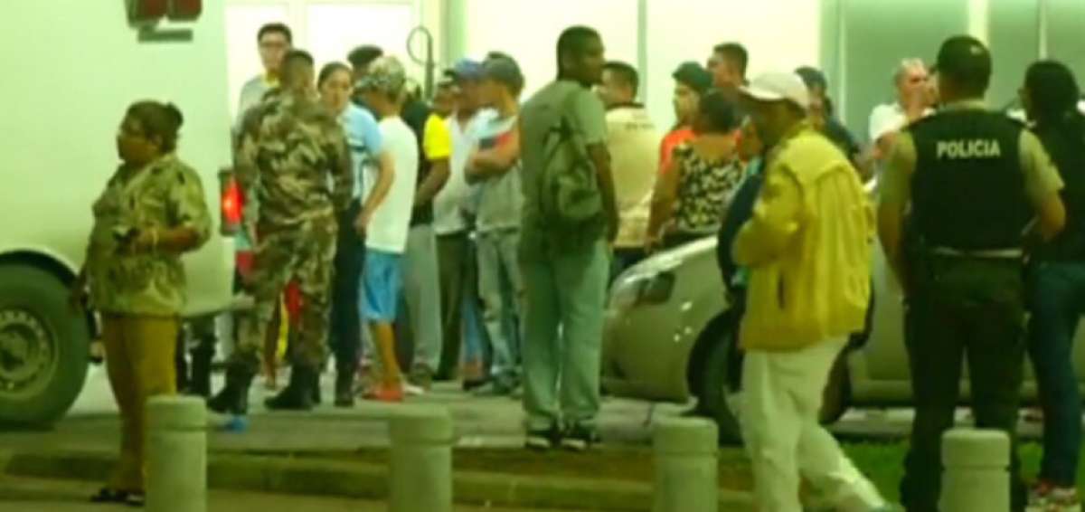 La paciente falleci&oacute; desangrada al interior de un veh&iacute;culo frente a la puerta de emergencia del hospital. 