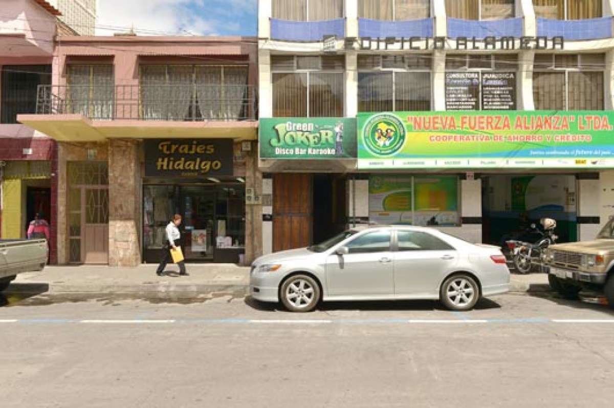 En la puerta de este bar se registran gran n&uacute;mero de ri&ntilde;as callejeras, entre jueves y domingo por la noche Foto: Roberto Ch&aacute;vez 