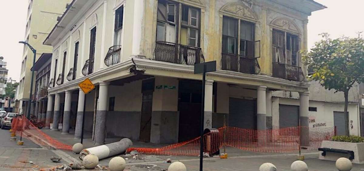 A El Cafetal se le cay&oacute; un pilar