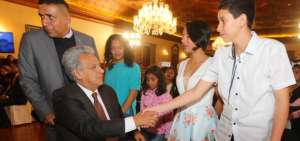 Len&iacute;n Moreno recibi&oacute; las conclusiones del taller de menores.