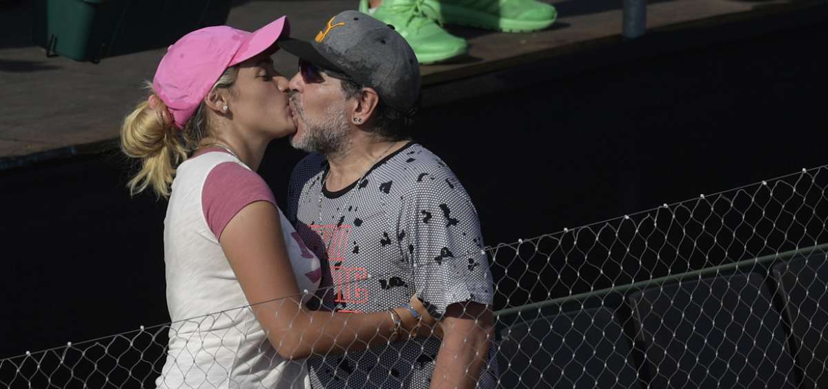 Maradona es protagonista de una supuesta discusi&oacute;n con su pareja