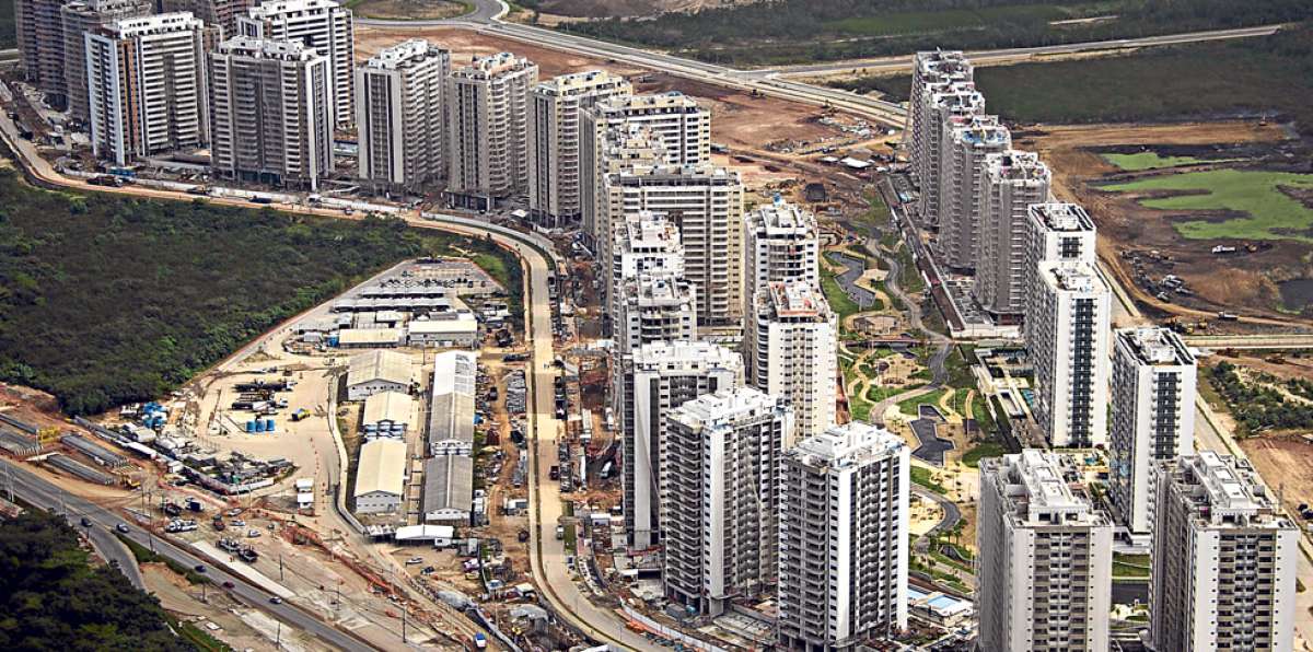 La construcci&oacute;n de la Villa Ol&iacute;mpica avanza a buen ritmo, seg&uacute;n los organizadores de los Juegos. Foto: AFP