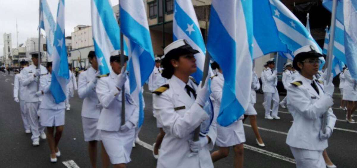Desfile c&iacute;vico estudiantil recorri&oacute; las principales calles de Guayaquil
