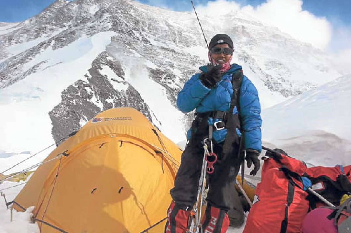 Malavath Poorna, de la India, durante su traves&iacute;a en el Everest, la monta&ntilde;a m&aacute;s alta. Foto: Internet
