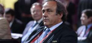 Platini desea concentrar sus fuerzas en defenderse y limpiar su nombre.