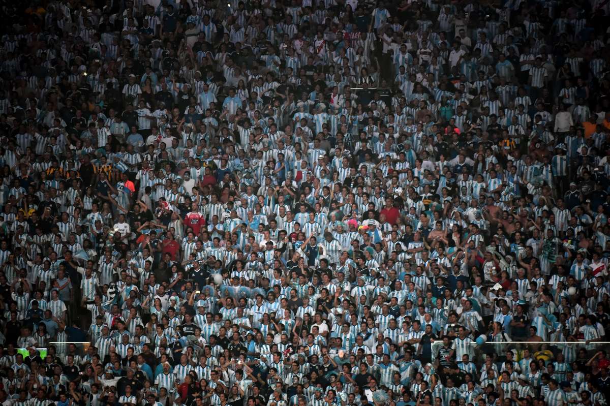 El Ministerio de Justicia brasile&ntilde;o trata de impedir que hinchas conflictivos entren a los estadios del mundial Brasil 2014. Foto: AFP