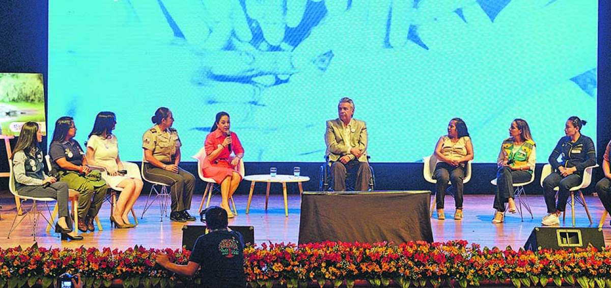 En el Teatro Centro C&iacute;vico Eloy Alfaro de Guayaquil se efectu&oacute; el taller &ldquo;Un pa&iacute;s sostenido por mujeres&rdquo;. El acto inicia las actividades sobre el colectivo. 