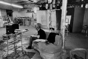 Andy Warhol en The Factory, su estudio-taller neoyorquino (1964). Foto internet